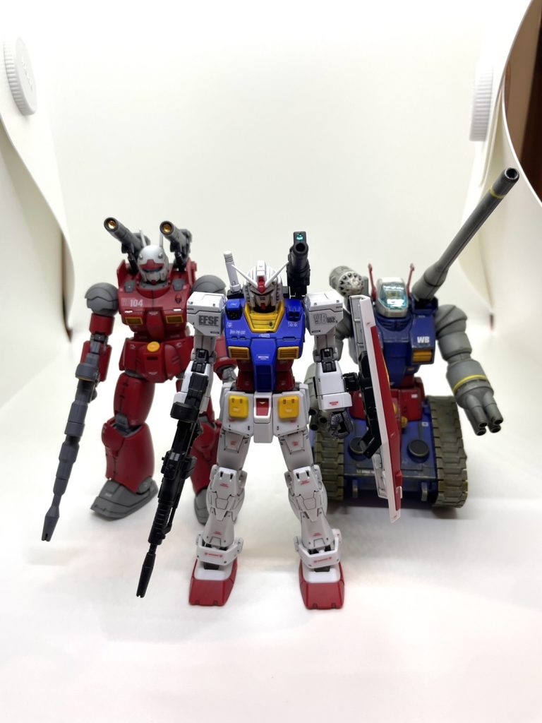 こちらは有名はV作戦です!男なら一度はやってみたいシリーズのやつです!ガンタンクだけ通常のHGですが笑