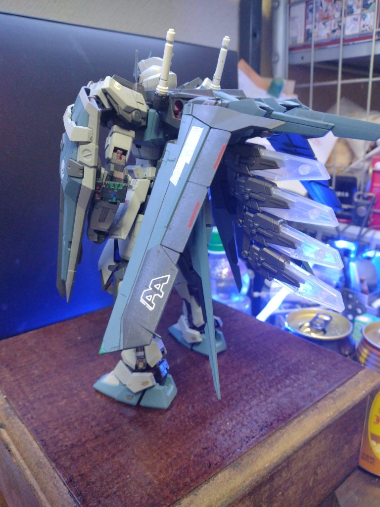 ストライカーパックも何故かミディアムブルーで塗装してる‥一部パーツは昨年のガンプラ一番くじラストワン賞を流用