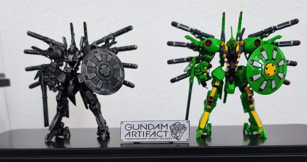 左は、中休みで数ヶ月前に作ったものです。トールギスでかなり疲れたので、黒サフ＆初ドライブラシで、お手軽にそれっぽく仕上げただけのものです。比較すると、やっぱり色塗ってある方がいいですね～