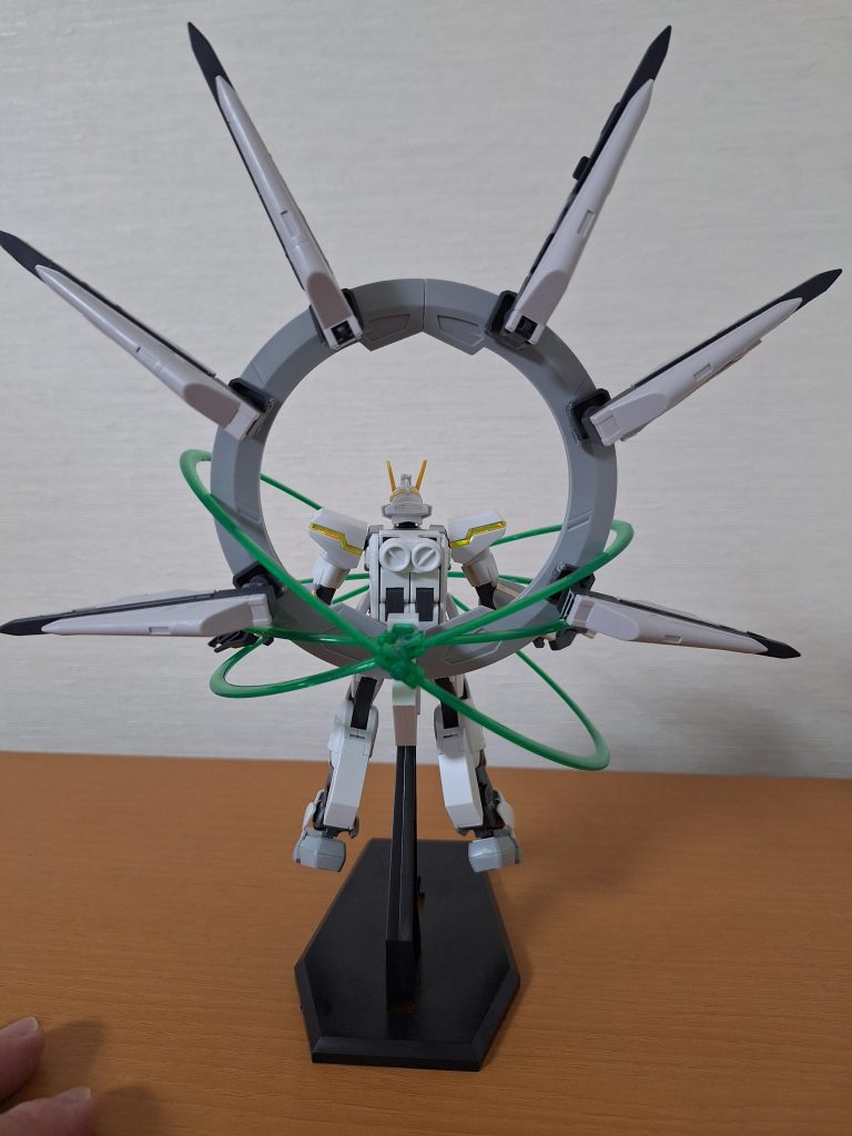 なお、『エヴィデンス01(=銀河クジラ•••?)』の研究により、『サイコフレーム』、『フィンファンネル』、『ガンダム』という未知の技術が確認され、『フィンドラグーン』として装備され、初めてモビルスーツに『ガンダム』と名付けられました。