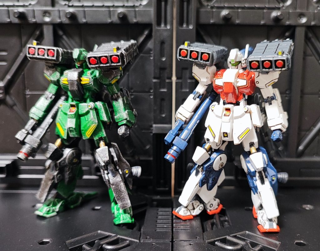 前の作品との対比です。思っていたグリーンと違ったので、つや消しコートしてドライブラシでごまかしました。この失敗が活きてます。たぶん。