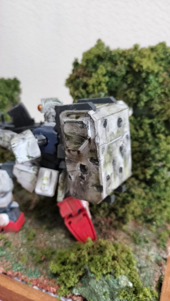 バックパックも汚しまくりです。色んな所をコスって傷がつくのもありですね。