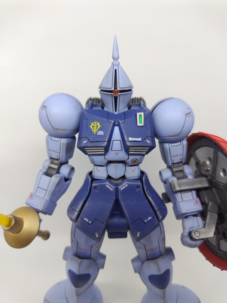 頭頂部のアンテナは鋭利化。モノアイはHアイズ。