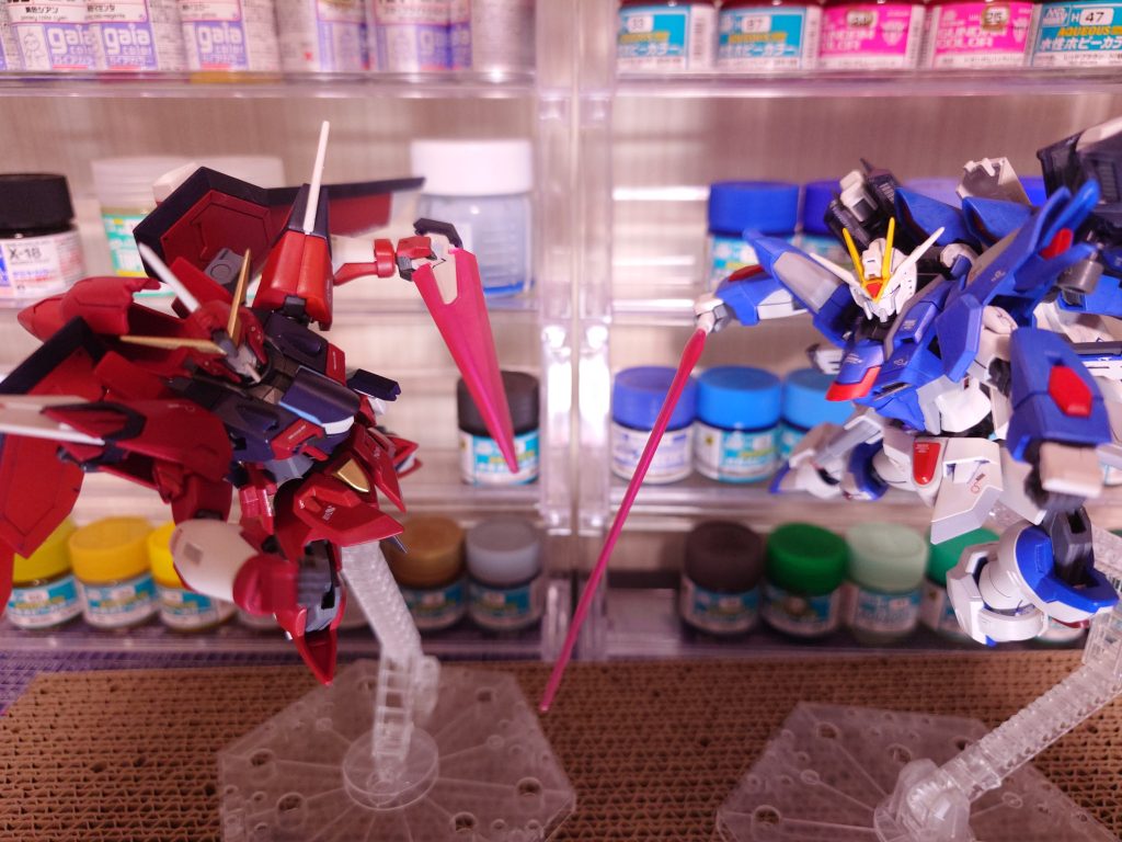 劇中のシーン再現。この2機の活躍もっと見たかったな〜。