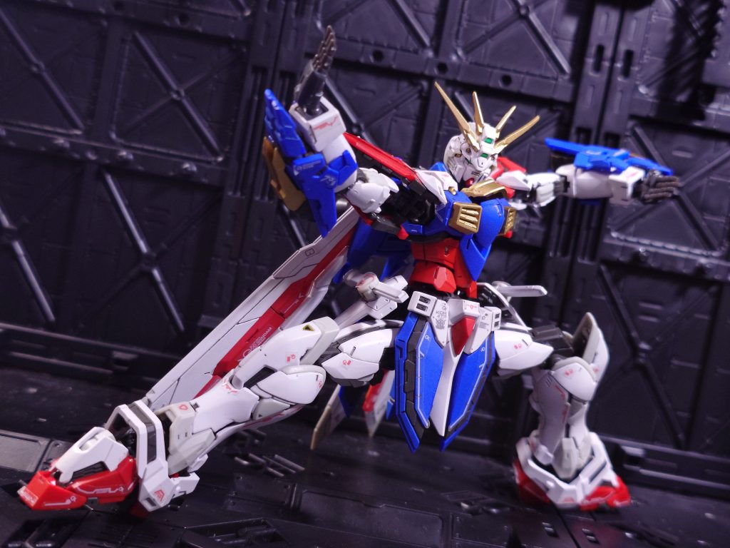 開脚はほぼ180度、サイドスカートで完全には広がらないもののかなり腰を落としたポーズも余裕で取れます。