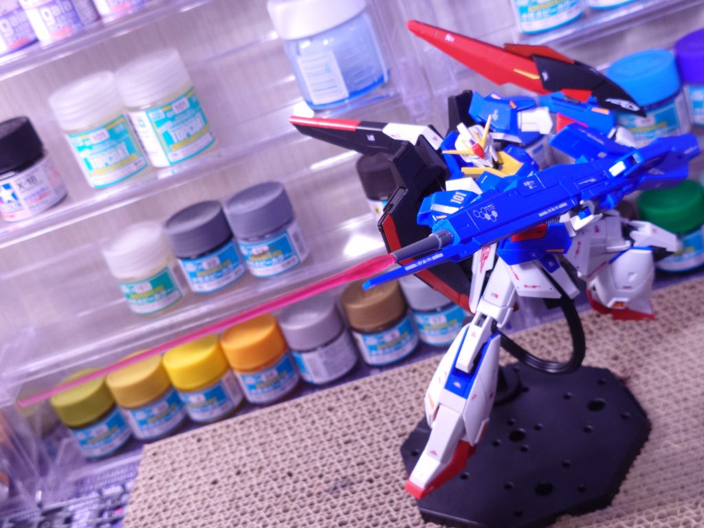 ロングビームサーベル持ち方が分からない(笑)腰だめに構えてランスみたいな感じが意外にカッコ良かったです