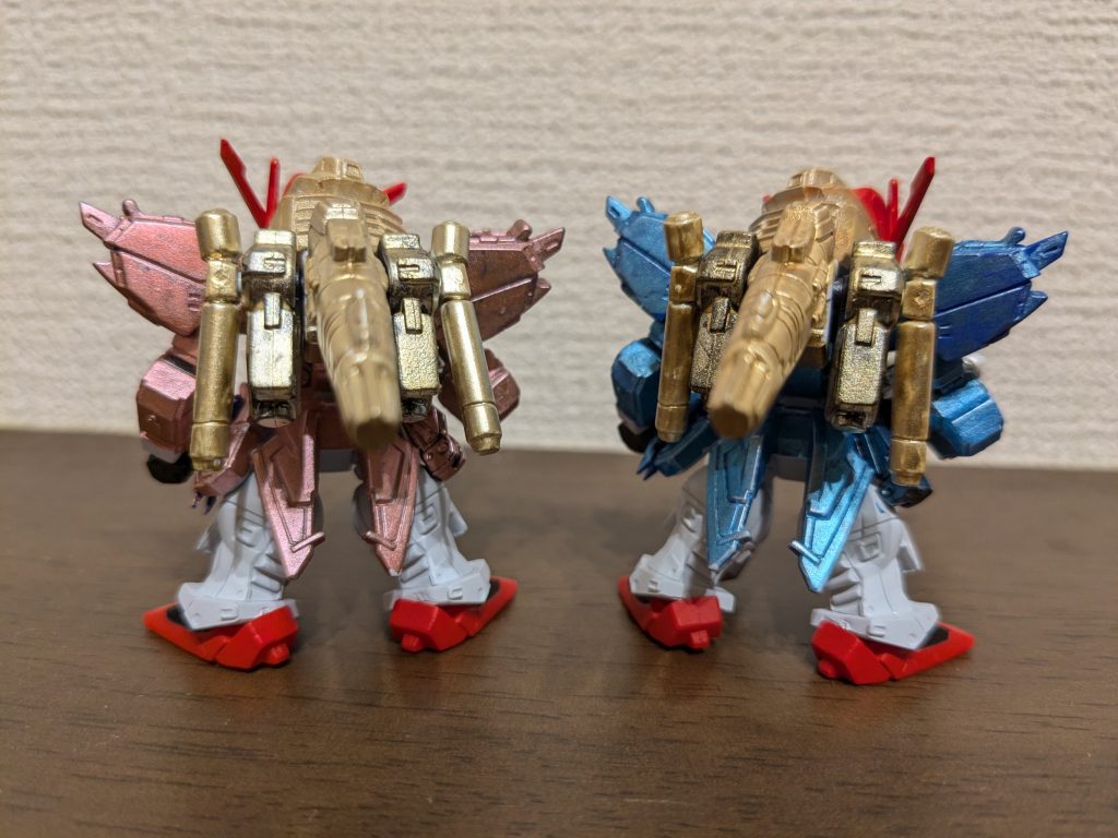 人形バックショットこちらは人形両方とも長髪なので、そこをイメージしてバックパック、テールスタビライザー、ビームカノンともにイエローゴールドです。