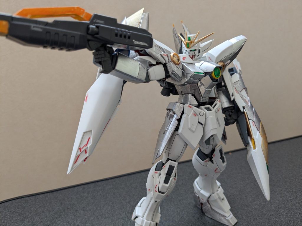 ブンドドその1Frozen劇中より、要塞バルジの主砲コアのみを融解させる超精密狙撃を成功させられるヒイロ父、アディンの狙撃姿をイメージして1枚。ホントならツバーク付きなのですが、さすがにそれは準備できず…あとはゼロの狙撃だから、旧ゼロのラストシューティングかな〜とも思ったのですが、ここ最近のスナイパーの狙撃姿勢といえばコレかな〜と、無課金オジサンフォームです笑