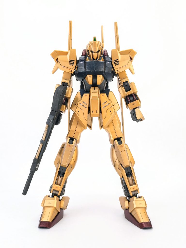 色は、グレーサフ→ゴールド→クリアオレンジ→半艶クリアです。ゴールドだけだと少し彩度が足りない感じ。赤い部分は黒サフ→ピュアメタリックレッド。ボディはグレーサフ→ダークマイカブルー