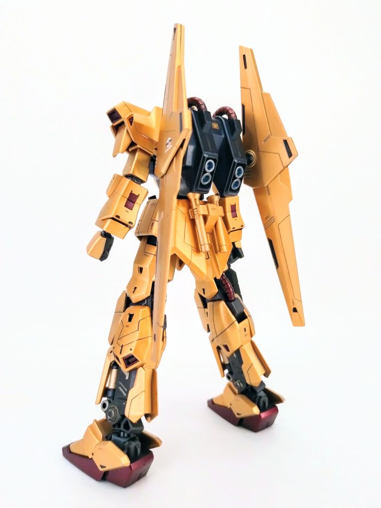 膝の外側のスジボリが迷走しておりますw頑なにガイドテープだけで掘っているので細かいクランクとか出来ない。