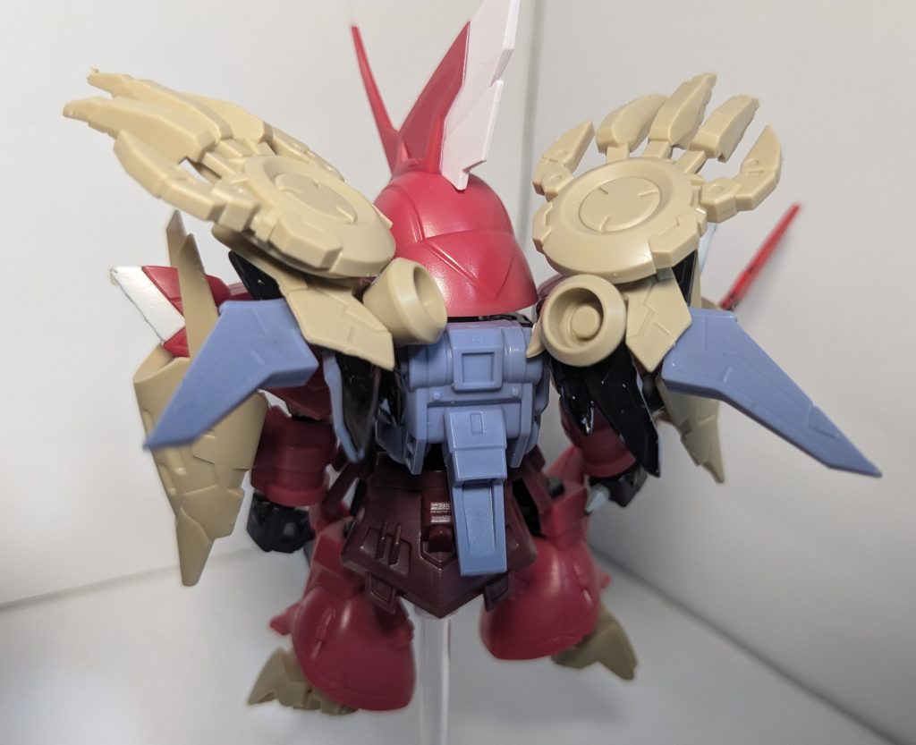 後ろはギャンシュトロームのバックパックに、オプションパーツのブースターと爪を付けてます