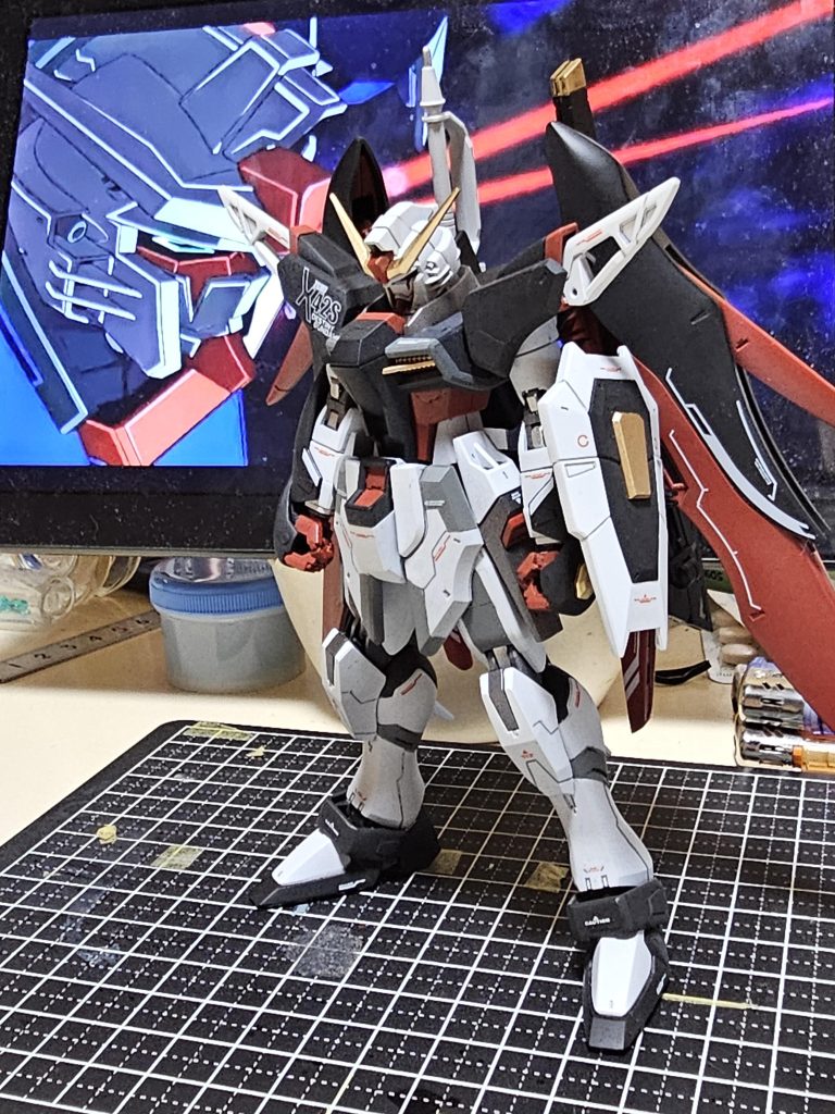 追加投稿です。デカールを貼ってみました。デカールを貼ると良い感じに情報量が増えますね~