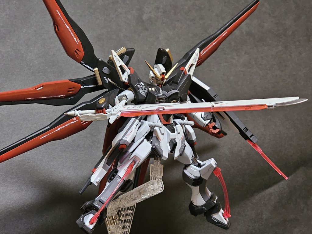 ミキシングに使用したのは、デスティニ―、ストライクフリーダム(関節の加工のしやすさでマイティストライクフリーダムを使用)、インフィニットジャスティスです！主役機を３機合わせて弱点を補い、強化を目標としました。