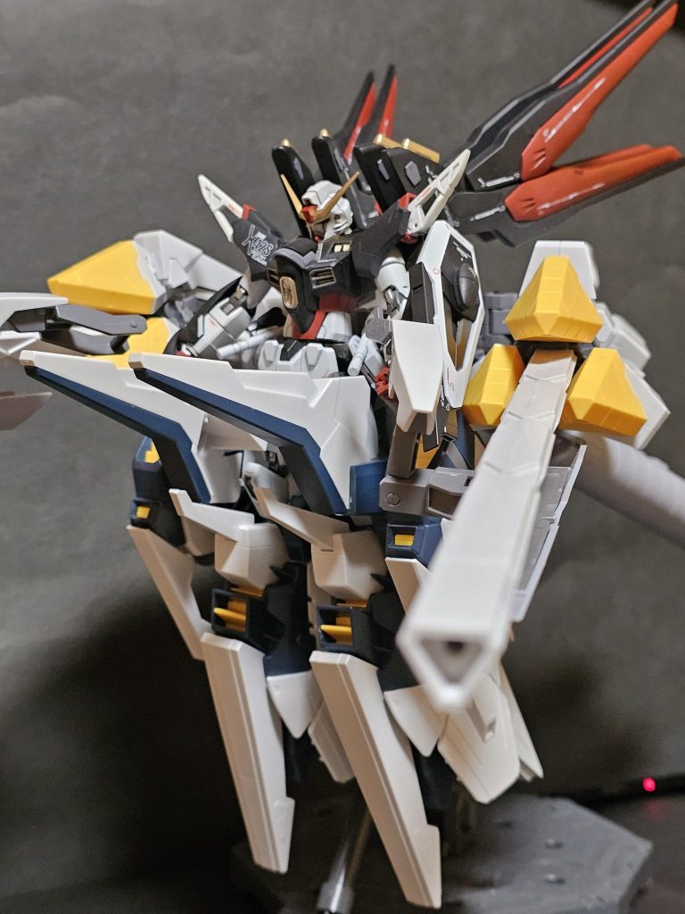 前記しましたが、加工を頑張った所のもう一つはコレ。まだまだ完成してませんが、ナラティブのA装備と合体出来るように腰に加工したパーツを作りそのパーツを取り付け出来るように掘り掘り……地道な作業をしました(笑)機体も自分専用に改造するし、ゼウスシルエットみたいな合体パーツが欲しいと考えていたら、A装備ってミーティアと似てるんじゃ…と思い合体出来るようにしました！まだ塗装やら改造が終わっていない開発中のプランですが(笑)因みに私はゼウスシルエット買えませんでした( ノД`)…最後までご覧頂きありがとうございました！良ろしければ励みになるのでコメントして頂けたら嬉しいです！