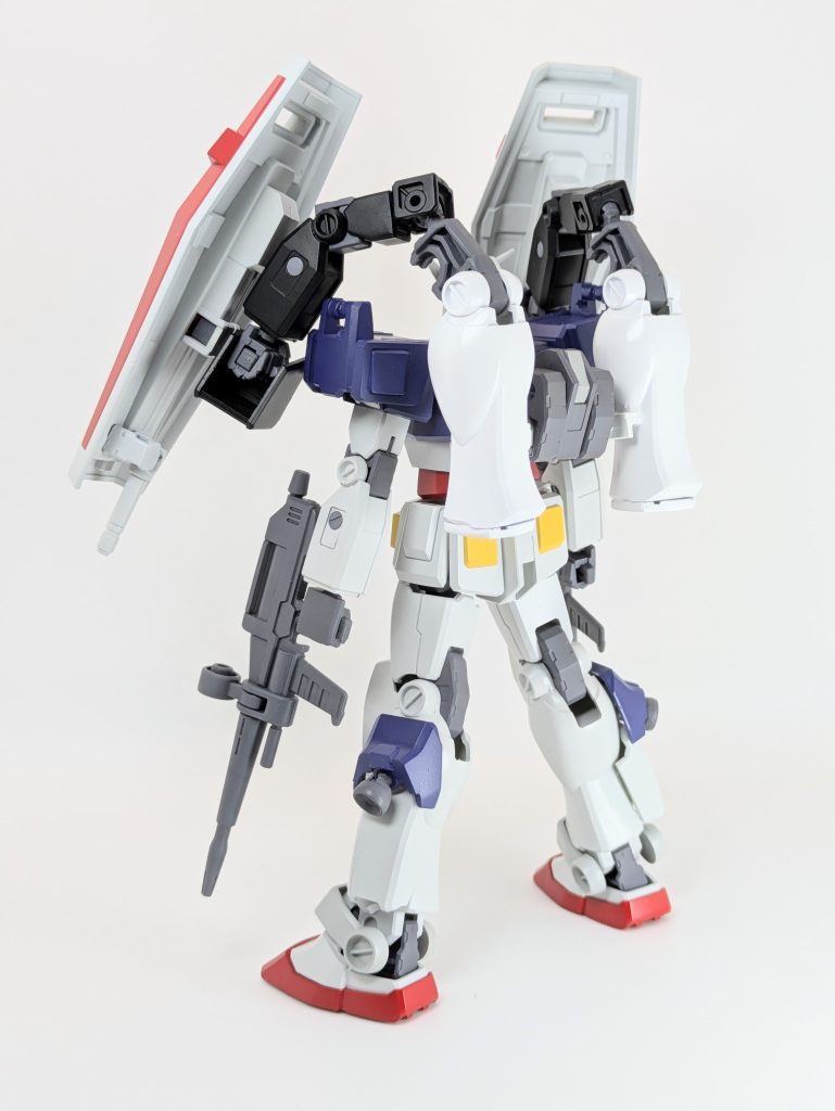 もっとフルアーマーっぽくゴリマッチョにしたかったけど、残りパーツではどうしてもアイデアが浮かばす、本体は肩部と下脚部の大型化しかできず。