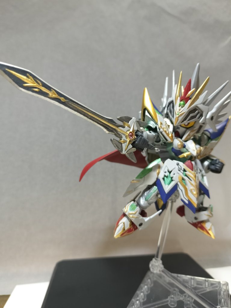 剣の宝石飾りはハイキューパーツの3.0mmジェムドーム（クリア）の上からシタデルカラーの赤をうっすら塗ってます