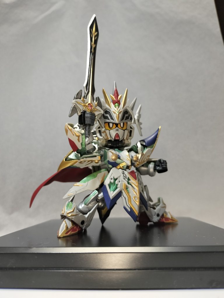 真上に掲げるポーズもできます動かしているうちにアゴの色が剥げてきていました…