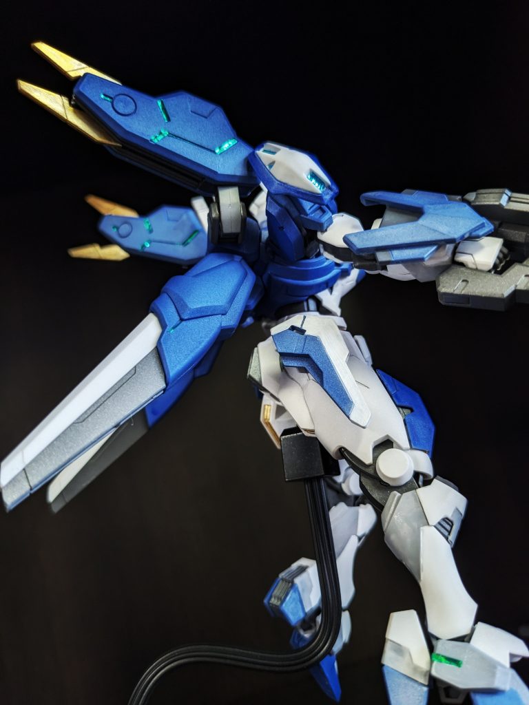 でも、いい感じの色にはなりました。パールもいい感じかも。この、モデル組み立てちょっと大変でした(頭とか、頭とか)