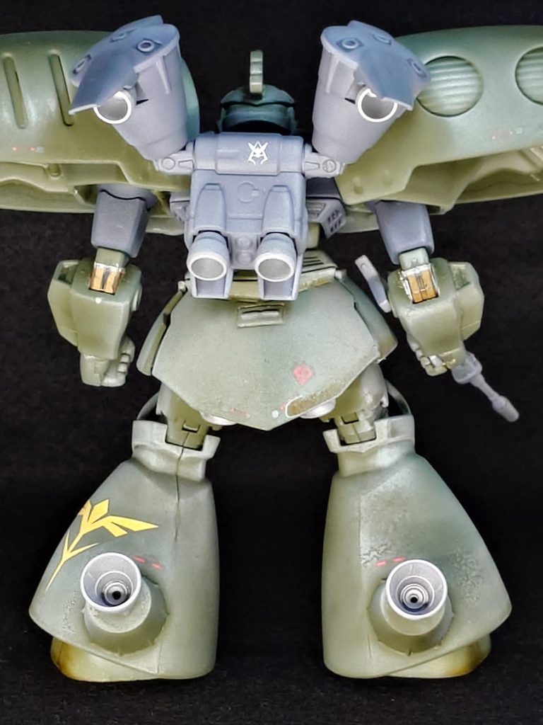 バックショット。バックパックやバーニア関係は充実の装備。これはピーキーな操作性かもしれません…