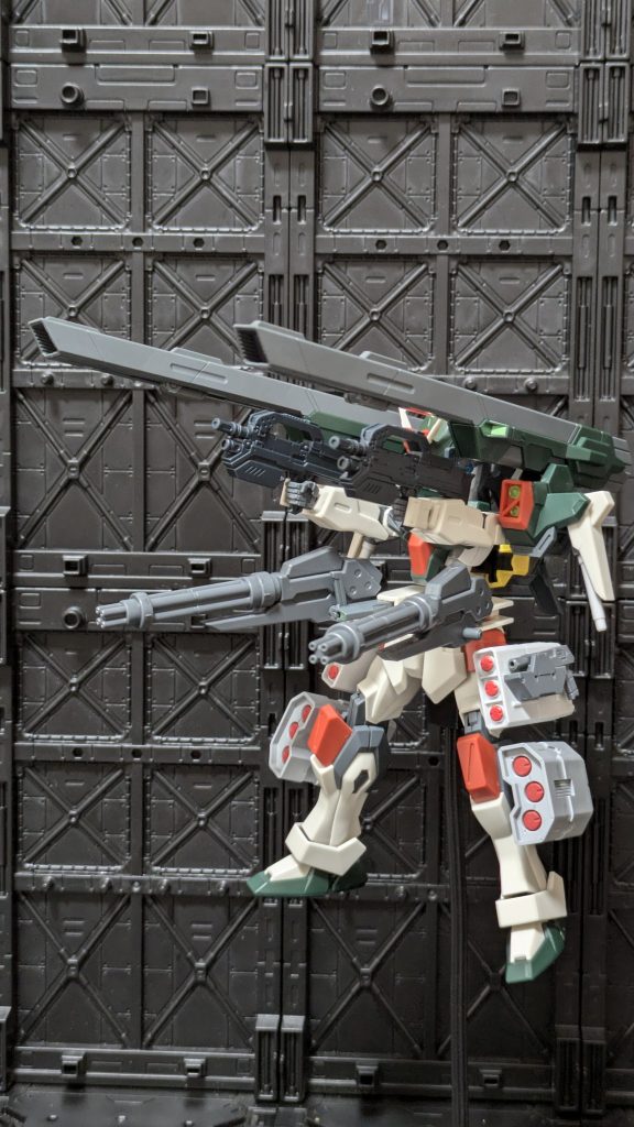 ビーム、実体弾、ミサイルなどなど織り混ぜてのフルアーマー