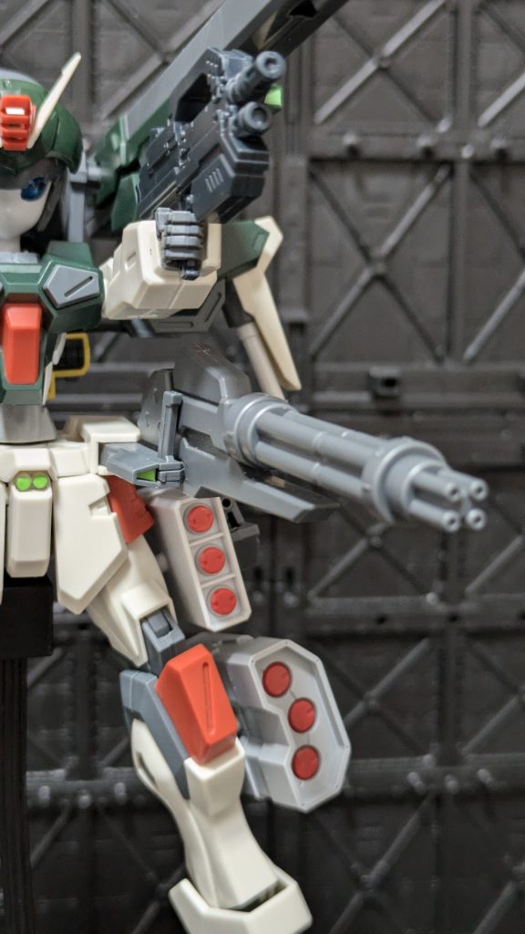 サブマシンガンビームガトリングショルダーアーマーにビームサーベル