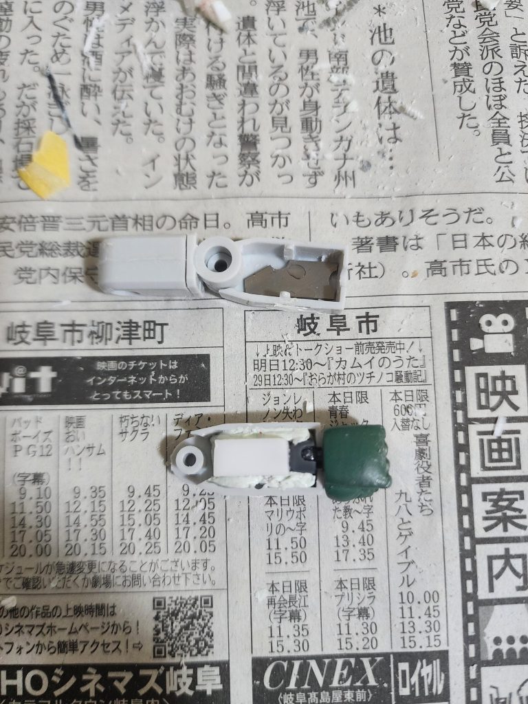 腕にはボールジョイントとエポパテを埋めて金属板(使い終わったデザインナイフ折って笑)でマグネットの受けにしてます