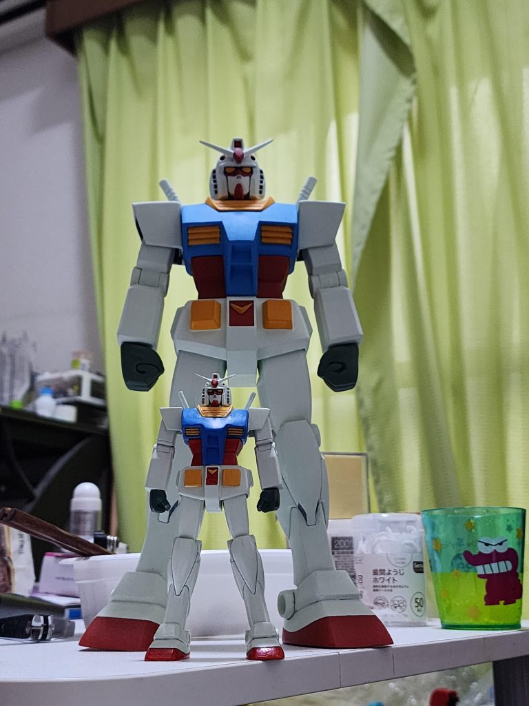 こないだ作った1/60ガンダムと比べてやっぱりデケェ