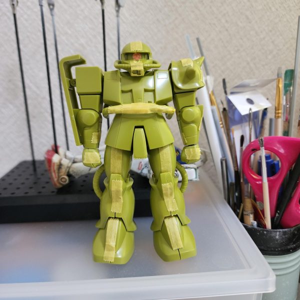 前回がガンダムなのでやっぱりザクを144で作らねばとりあえずボディカットと胸の豊胸手術中キット出来は抜群だけど意外にアニメのイメージとは遠いから作れるか心配…（2枚目）