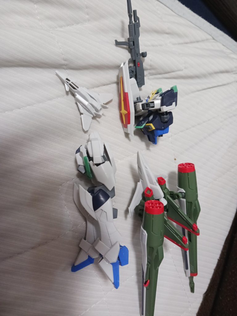 分離した状態。シルエットが目立つーーー。