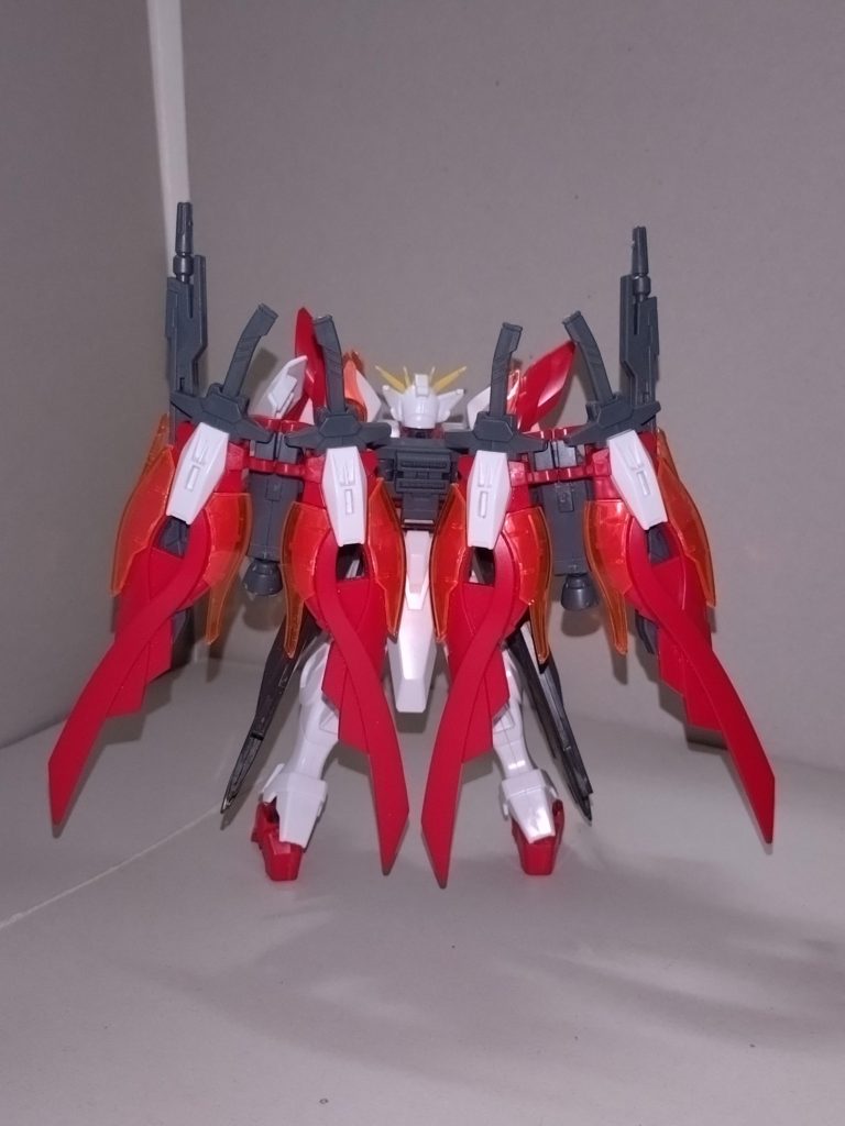 機体番号末尾の「7」とは、白兵戦装備の数にちなむ(ビームソード「カラドボルグ」、ビームショーテル「ゴームグラス」、外付け式ヒートナイフ各2基と、シールド内ヒートカタール)。このほか、ツインバスターライフル、3連装リバースボマー発射管2基を持つ。