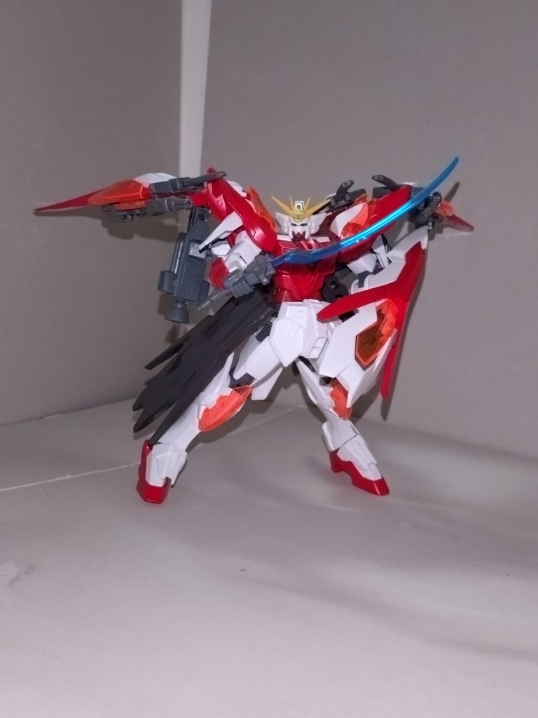 ビームショーテル「ゴームグラス」内側のウイングバインダーに装備された兵器。手に持って、敵機の急所を突く際に使うほか、ブーメランのように投擲することも多い。