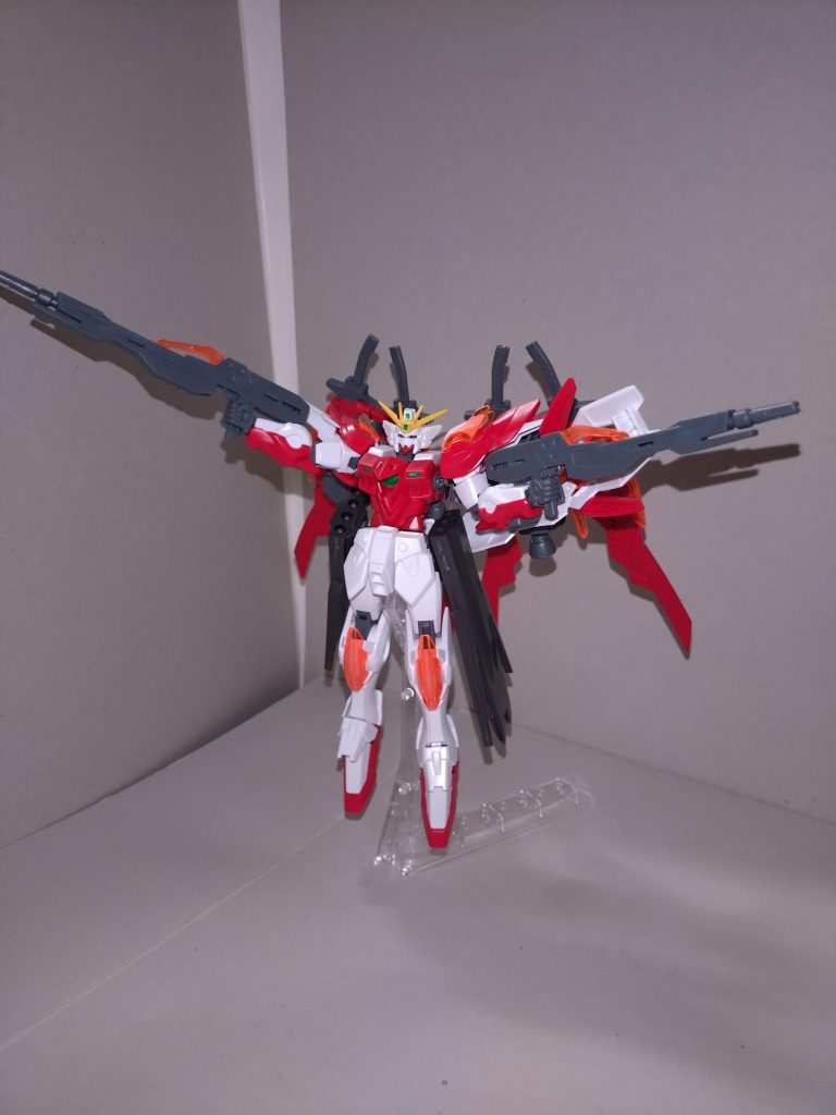 基本的なパーツ構成はウイングゼロ炎と概ね同じですが、ウイングバインダーの構成を以前のアークキャリバーンと入れ替え、4枚すべて元のガンプラにおけるバスターソードにしました。ビーム刃とヒートナイフは30MMのエネルギー武装、ヒートカタールはブラックナイトスコードシヴァ、リバースボマー発射管はガンダムヴィダールより。 次回は···「リサ姉、再び鉄オル系キットを調達す」