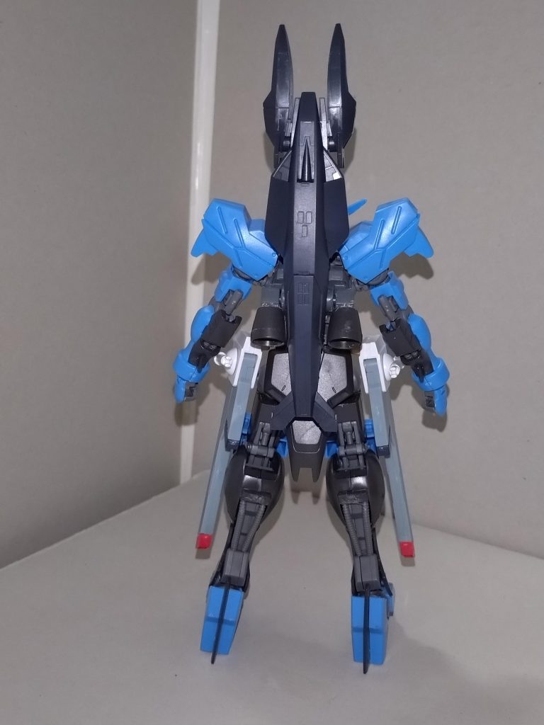 元のキットはガンダムヴィダールとメルクワンウェポンズ。前者は、Roseliaの今井リサが、ガンダムバルバトスルプスと間違えて調達したものだが、本キットをえらく気に入ったつくしは、山吹沙綾(Poppin'Party)がサイドアーマー部分のみ取っていったあとの残りをリサより譲り受け、メルクワンウェポンズ、およびストライクフリーダムのレールガンを増設して完成させた。