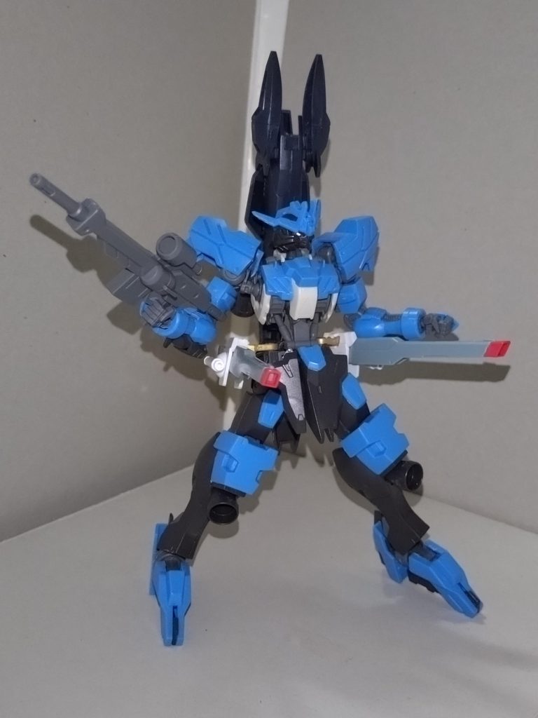 MMI-M2006i クスィフィアス6レールガンバーストサーベル用ラックを撤去し、その部位に増設した実弾兵器。後述するビームサーベルのラックを兼ねる。MS形態専用。