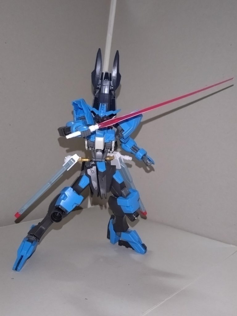 MA-FZ52 ヴェルシーナ2ビームサーベル取り扱いが難しいバーストサーベルをやめ、一般的なビームサーベルに替えた。連結可能である。こちらもMS形態専用。