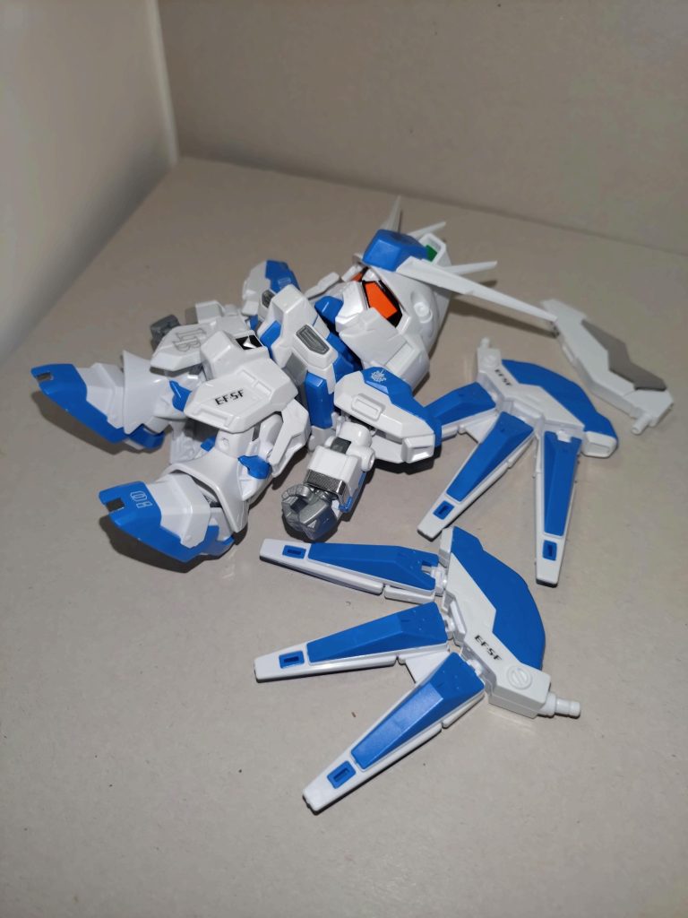 蘭「ちなみに、こちらが非稼働状態です。激戦の疲れでしょうか、上スリット(鼻にあたる)から提灯を出して寝ていますね」