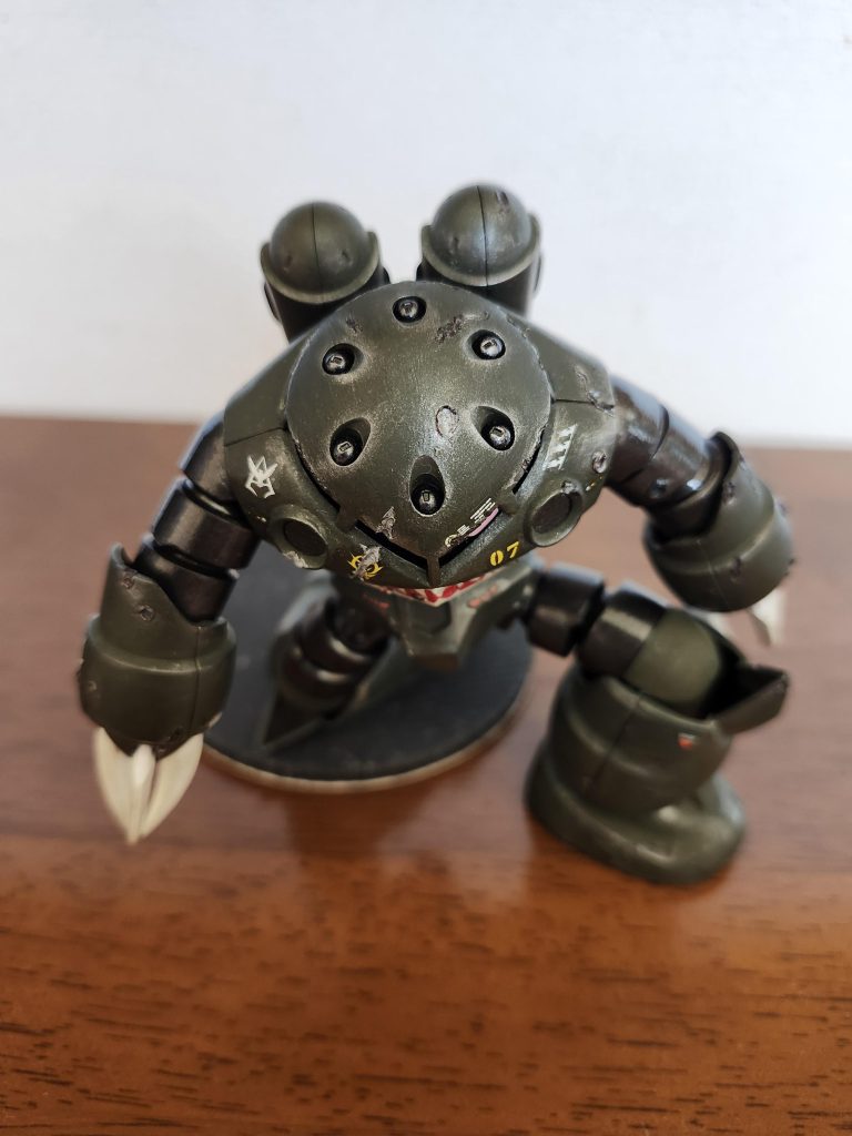 シャークマウス作成は死ぬほど疲れましたねwマスキングテープを胴の三角形状に合わせて切り、そこから歯型に切っていく。下に白塗って、上記のマスキングを貼って赤を上に乗せていく…とまぁまぁ大変でしたwでもシャークマウスあるだけで歴戦の猛者感出ますね。かっこよく仕上がりました。