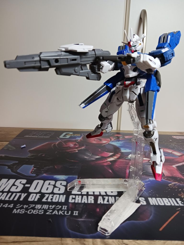 武装は、長射程ビーム砲のバックパックのビームライフルです。