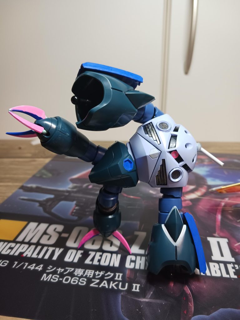 上のようにこんなポージングもできます。