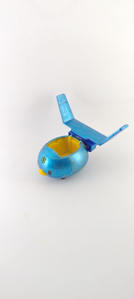 ぶーぶー(車部分)。AGE1の背中のウイング?を取り付けて色を元の黄色から青に変更しています。よりスポーツカーっぽい見た目になりました。