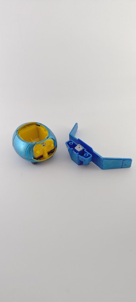 ウイングとぶーぶー本体はネオジム磁石で接続しています。