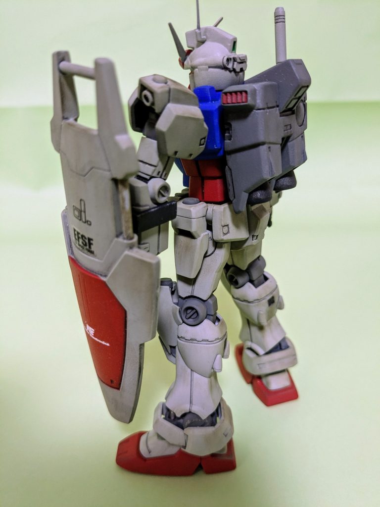 ビームサーベルが1本…エナメル塗料でスミ入れ失敗でビームサーベルが粉砕してしまいエポキシパテでバックパックを加工して何事も無かったことにしました…。