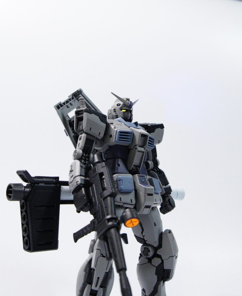 今回は蛍光カラー調色してしっかり黄色に発光してくれました。腕部分はパーツ通り色分けしたところ濃いグレーがクドいと思いつつ塗装後にバラす勇気がありませんでした！