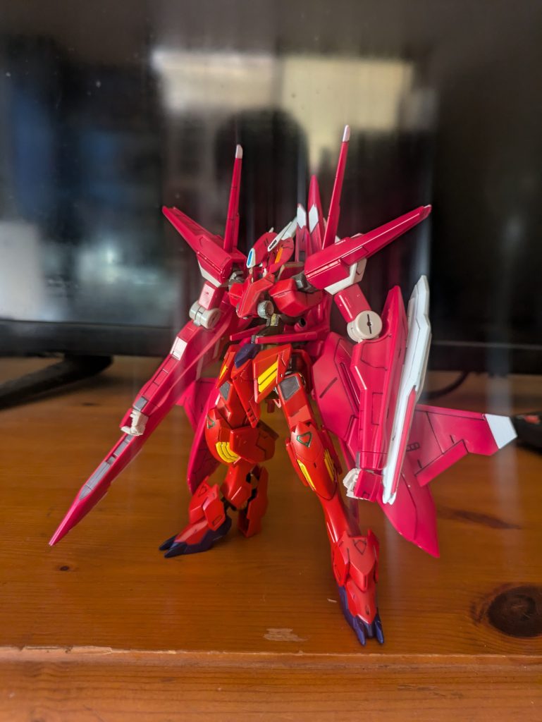 更に今の完成に至る前はアルケーの腕をそのまま使ってましたが、こうなると脚のフレームとの情報量に差が出来てしまうと思い手元にあったボールデンアームズを使いアメイジングルプスの腕を移植、ボールデンアームズ部を大出力パワーシリンダーという設定でなんとかこぎつけました