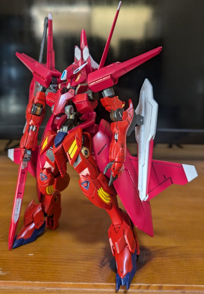 設定テイワズがガンダムバルバトスのルプスに改修させるためのオーバーホールの際に入手したガンダムフレームのデータを解析し、シングルリアクターでもガンダムフレームと同等の出力を出す調整が施された新フレーム「ニアガンダムフレーム」を使用した機体第1号機あくまでガンダムフレームに似せている為正確にはガンダムではないが、一部にガンダムフレームを使い、装甲もバルバトスルプスとほぼ同型を使っているのと、三日月を始めとする鉄華団の活躍にあやかりガンダムと表記させている