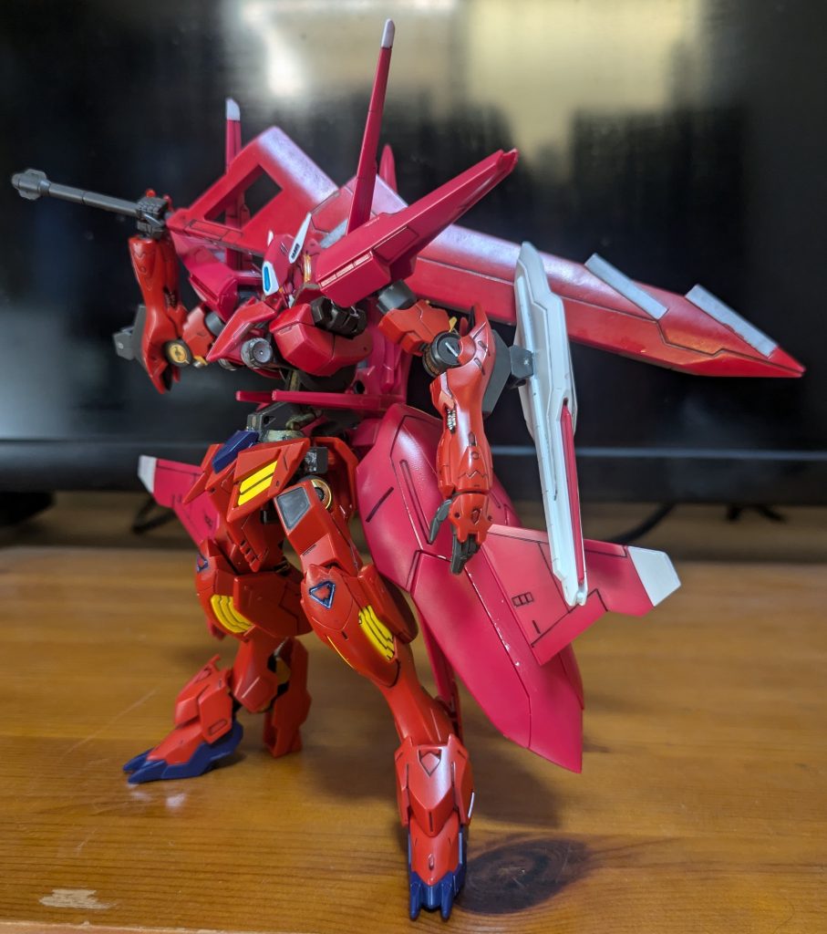 なお、テイワズの機体なのにも関わらず、百里や百錬等のように三国志の英雄の宝刀、宝剣の名前にしなかったのは、この機体がテイワズの暗部として活動するある傭兵が使う事を想定している為であり、その事はテイワズ代表マクマード・バリストンも容認している、というよりはマクマードの旧知の友と名乗るその男こそがその傭兵であり、構成員の大半が親父と呼ぶのに対して、その男だけが「大将」と呼んでいる