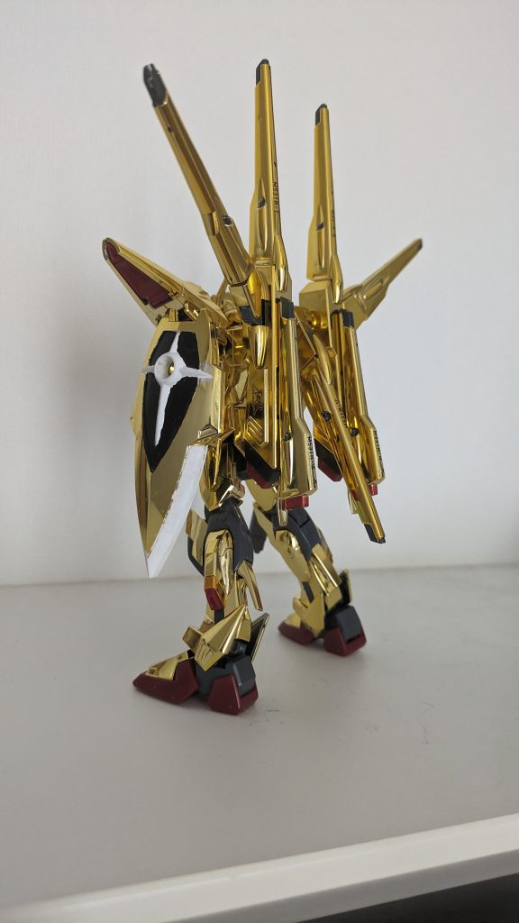 メッキ部分は殆どがアンダーゲートになっていていました。この処理のあまさか、パーツが歪んでいるかが分かりませんがドラグーンの先端が少し開いてしまってます。