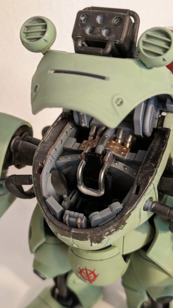 コクピットも少しだけ塗り分け。今の自分にはこれが限界!アップだと粗さよく分かる。。。