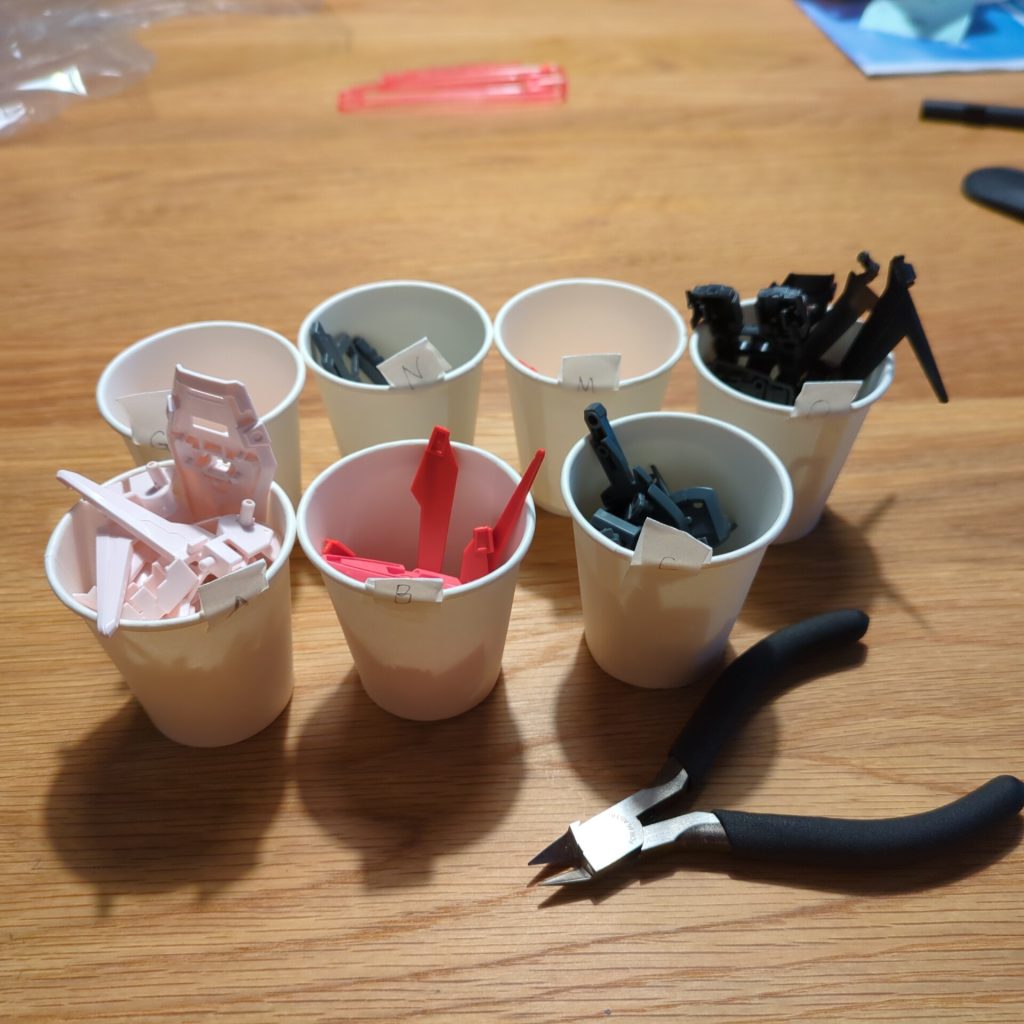 初めて、全部切り出してから組み建てました。自分には順番通り作る方が合ってるかなぁー