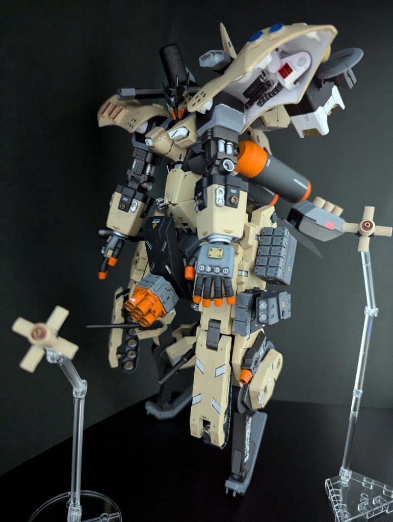 地上用にブースターを積んだファンネルが飛び交う間を縫ってミサイルやグレネードが発射される大概のモビルスーツはこれらで露払いされ近づくことさえ難しい